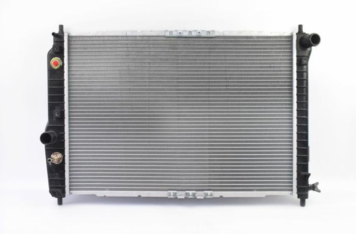 Радиатор охлаждения двигателя AVEO АКПП 1.6, 1.4 (600мм) с кондиционером (паяный) "SHIN KUM"